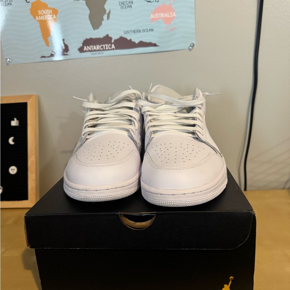 Air Jordan 1 low white